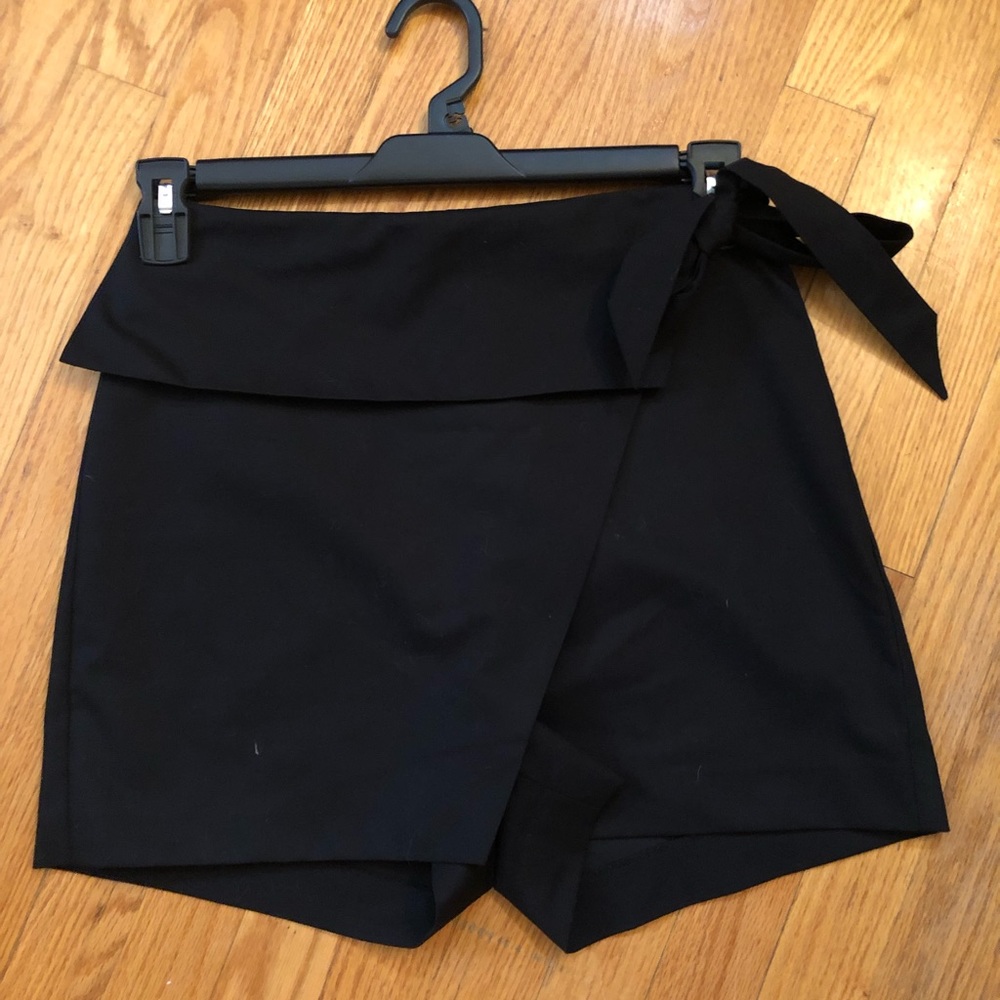 NWT EXPRESS FOLDOVER TIED MINI SKORT